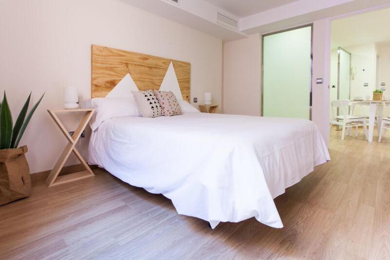 Ole - Albareda 24 Apartment